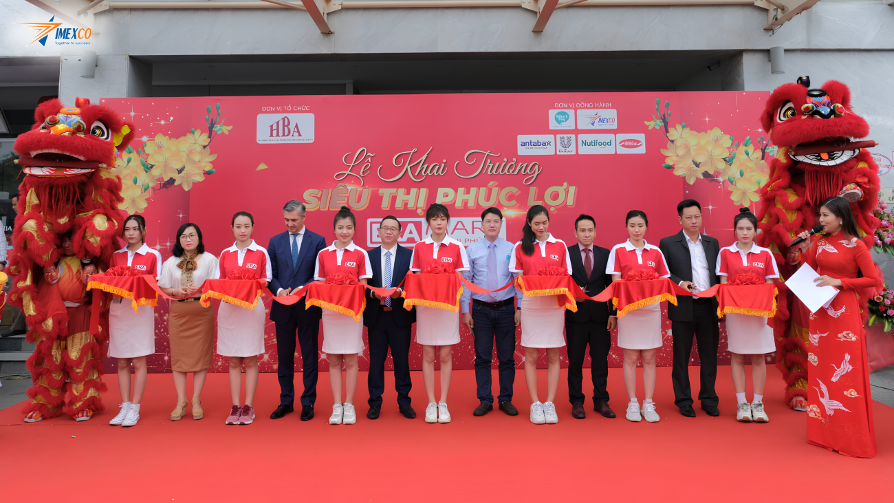 Đại diện IMEXCO cùng các đối tác cắt băng khai trương Eramart, chính thức hiện thực hóa cam kết hợp tác nhằm nâng tầm phúc lợi cho người lao động