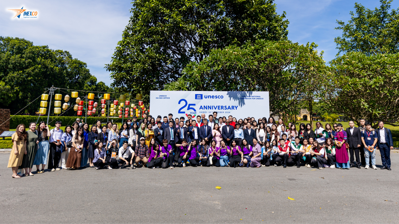 Tập thể đại biểu tham dự lễ kỷ niệm 25 năm Văn phòng UNESCO tại Việt Nam