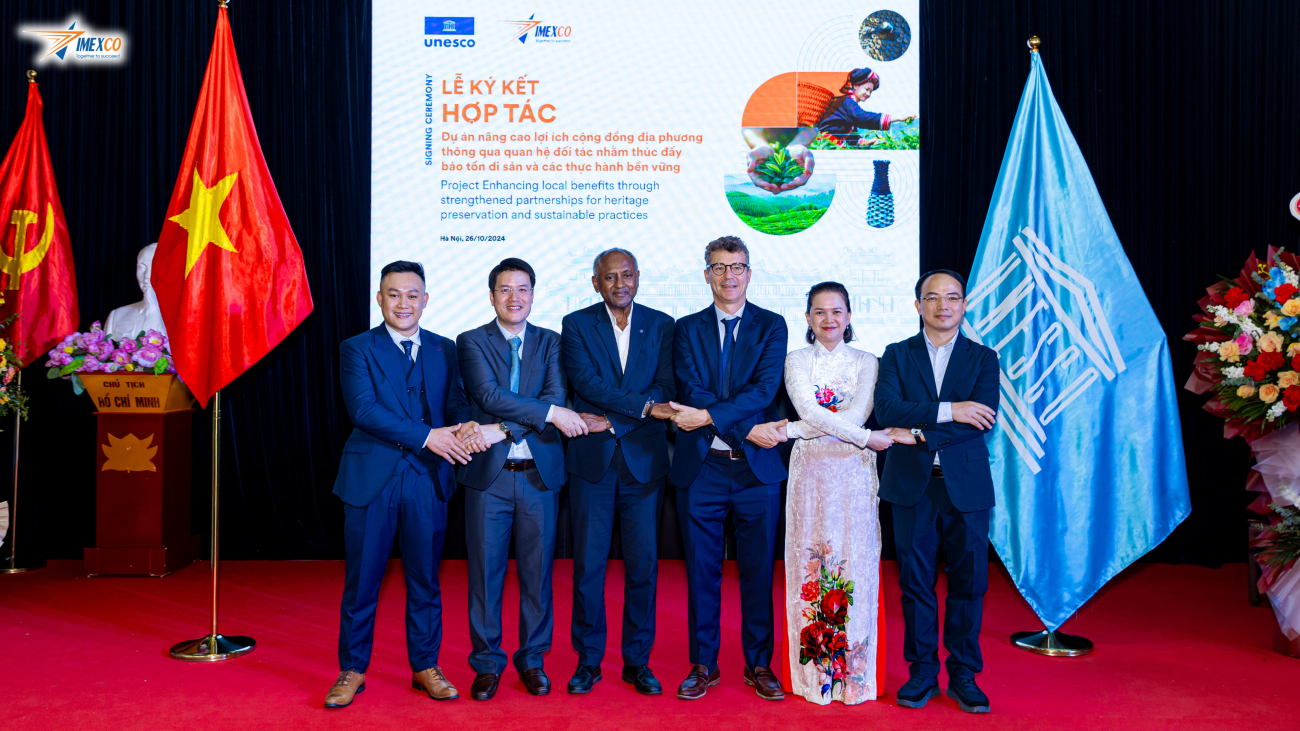 Lãnh đạo UNESCO, IMEXCO và các đối tác nắm tay thể hiện tinh thần đoàn kết
