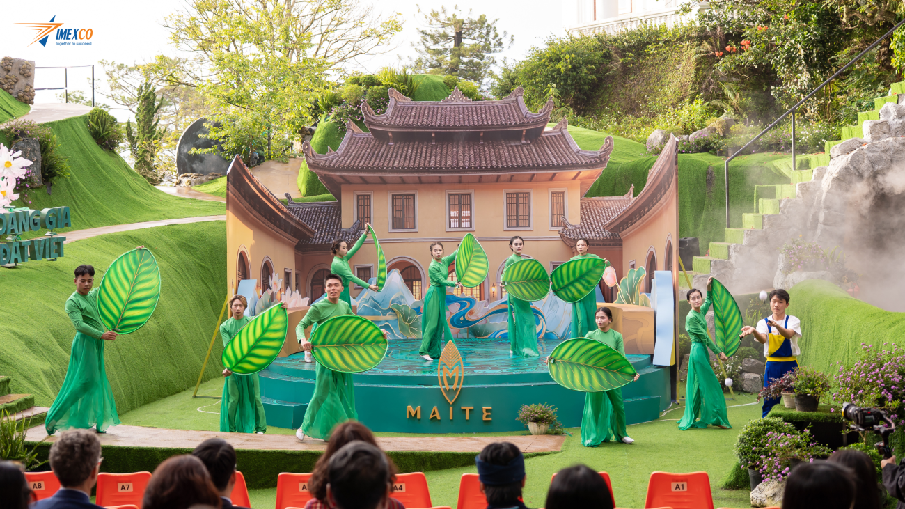 The vibrant tea leaf dance opens the experience space, helping to spread the love for Vietnamese tea culture to the community and attendees